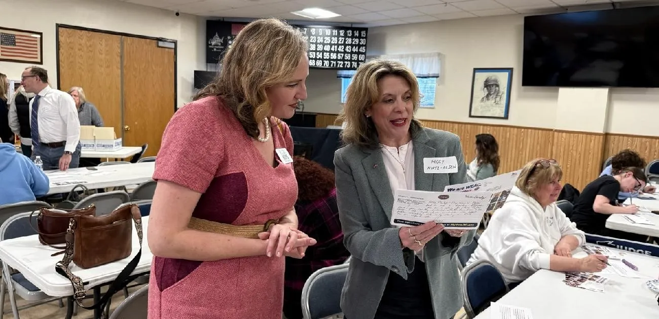 President Wirtz-Olsen and Sen. Roys at a Region work night